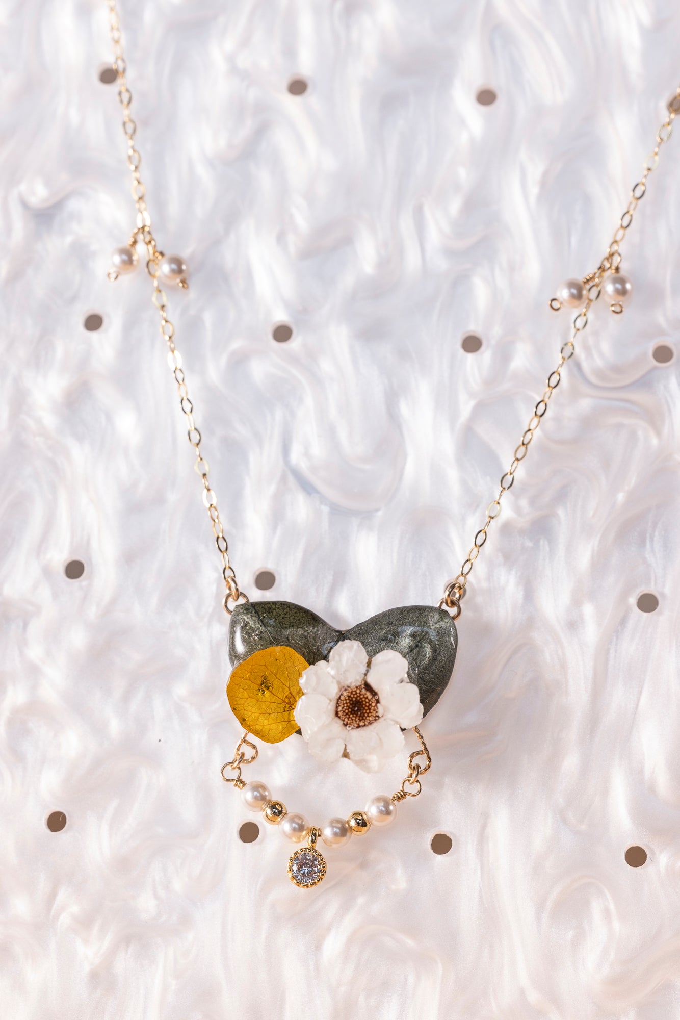 Snow White Necklace